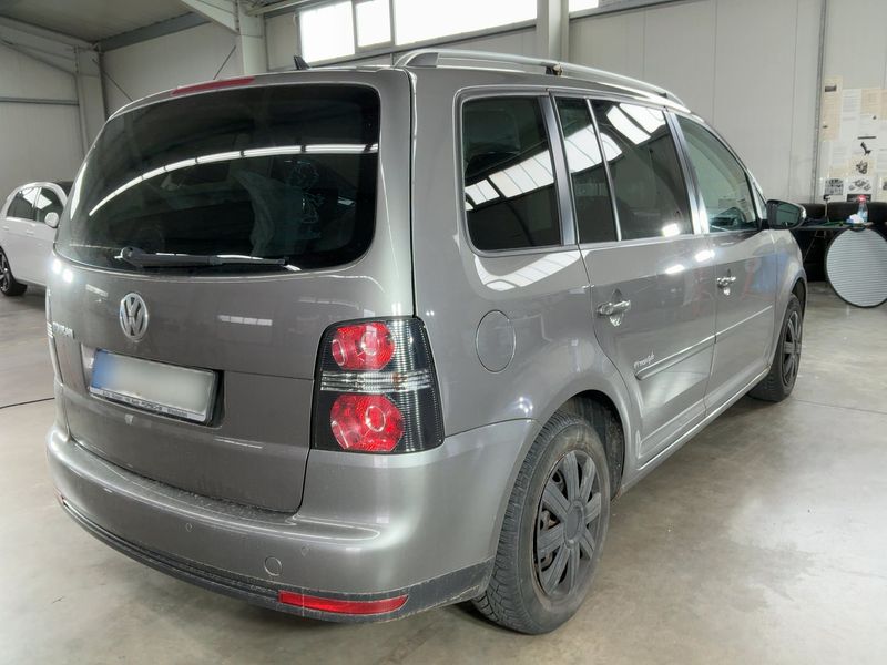 Volkswagen Touran 1.6 Freestyle 2010 – снимка 8