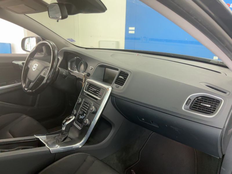 Volvo V60 2.0 D4 Kinetic 2013 – снимка 17