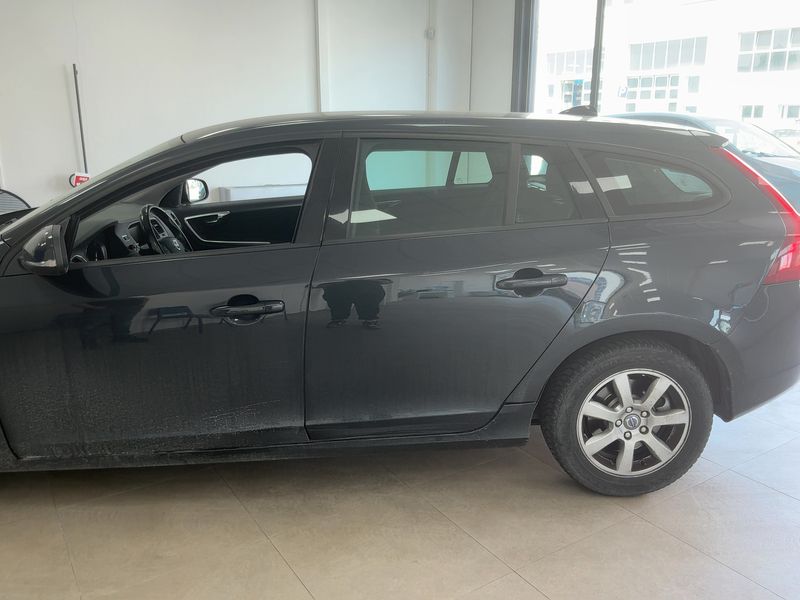 Volvo V60 2.0 D4 Kinetic 2013 – снимка 4