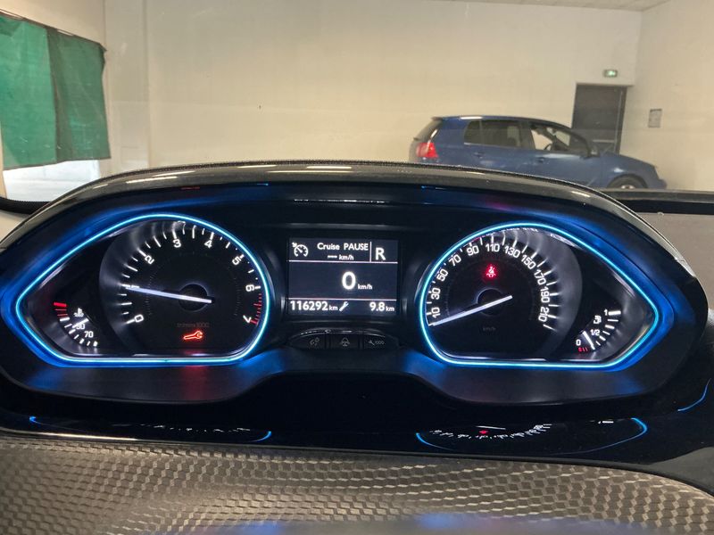 Peugeot 2008 1.2 PureTech Allure 2018 – снимка 18