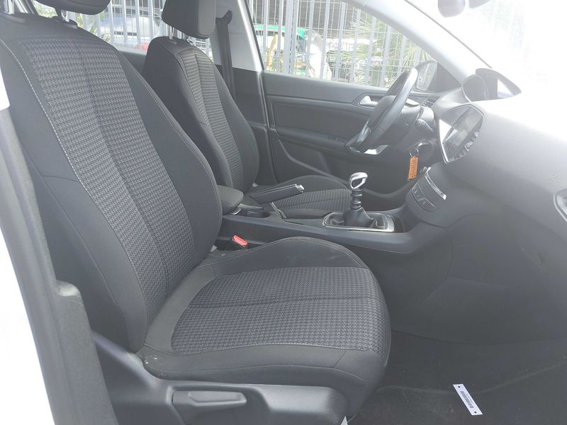 Peugeot 308 1.2 PureTech Active Business 2018 – снимка 10