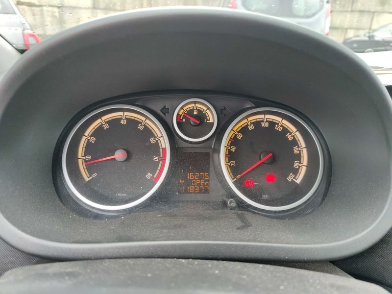Opel Corsa 1.2 Color Edition 2011 – снимка 12
