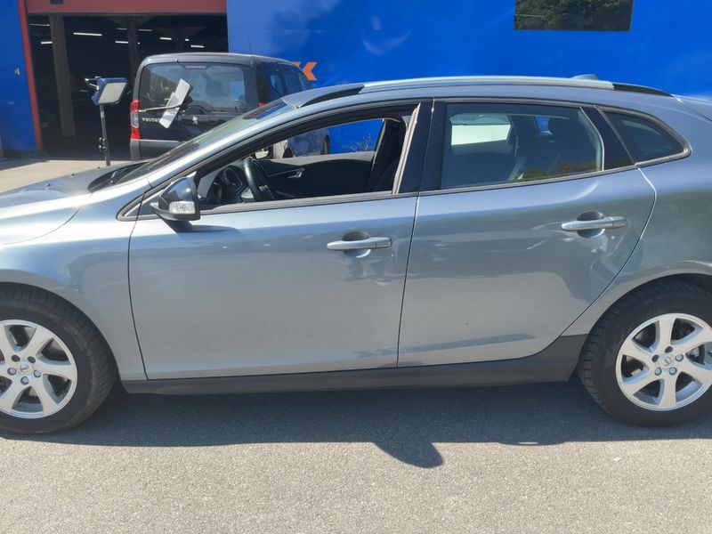 Volvo V40 Cross Country 2.0 D2 2017 – снимка 4
