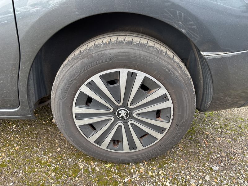 Peugeot Partner 1.2 PureTech Active 2018 – снимка 29