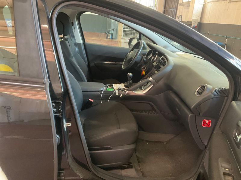 Peugeot 3008 1.6 Tendance 2011 – снимка 3