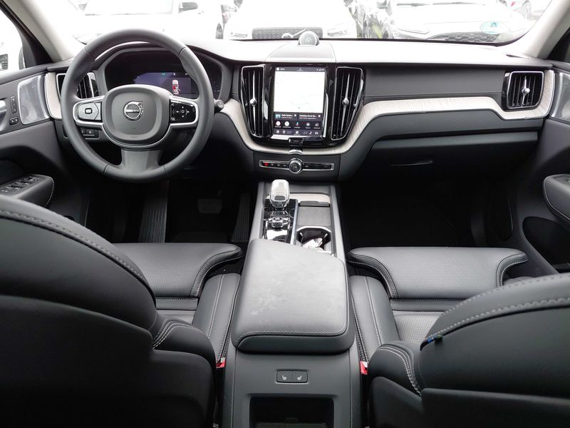 Volvo XC60 2.0 T6 Recharge Plug-in Hybrid Ultra Dark AWD 2025 – снимка 11