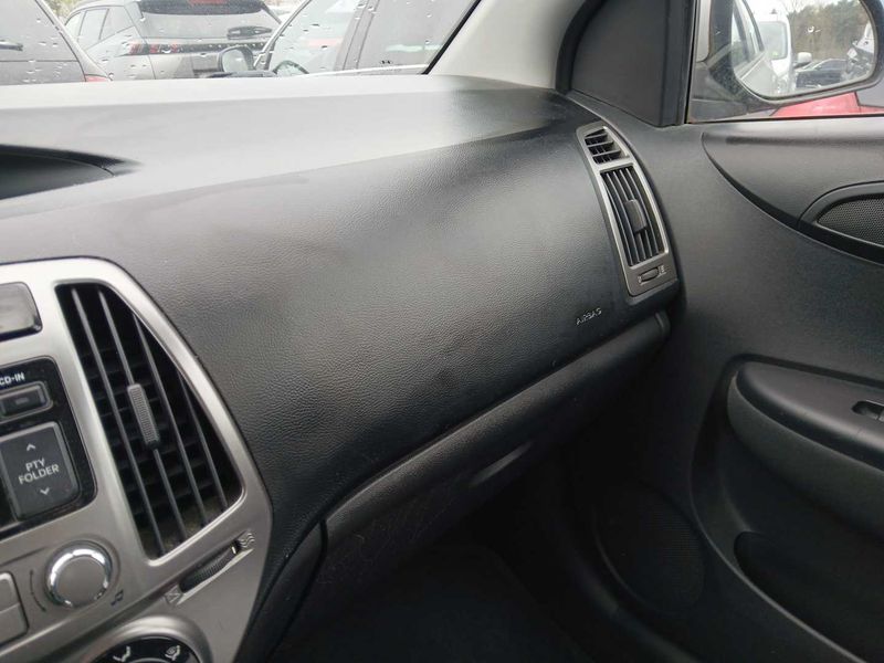 Hyundai i20 1.1 CRDi 5 Star Edition 2013 – снимка 50