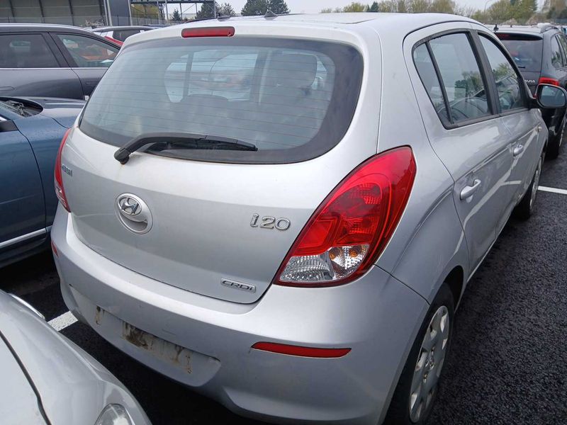 Hyundai i20 1.1 CRDi 5 Star Edition 2013 – снимка 4