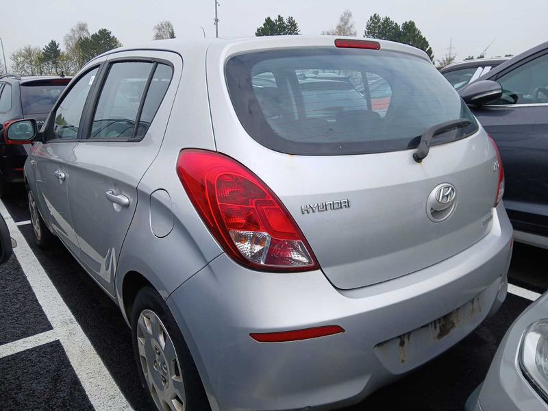 Hyundai i20 1.1 CRDi 5 Star Edition 2013 – снимка 3