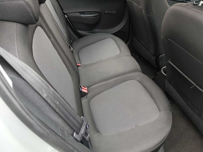Hyundai i20 1.1 CRDi 5 Star Edition 2013 – снимка 13