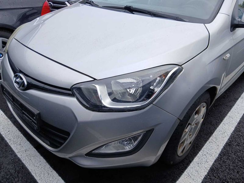 Hyundai i20 1.1 CRDi 5 Star Edition 2013 – снимка 2