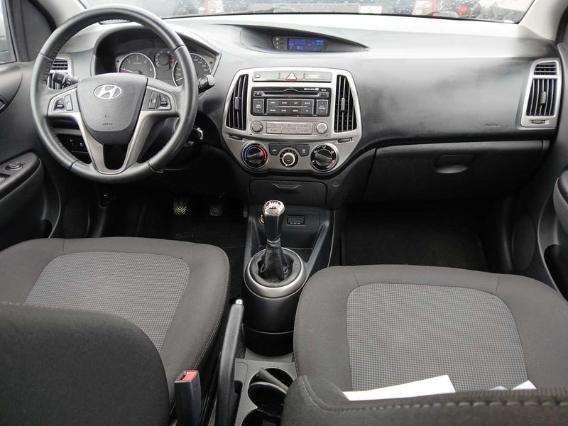 Hyundai i20 1.1 CRDi 5 Star Edition 2013 – снимка 11