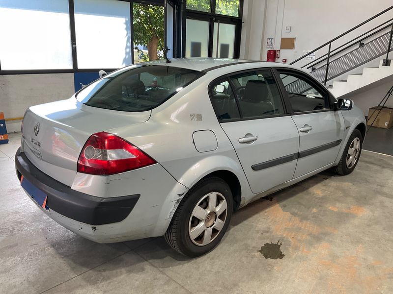Renault Megane 1.6 Expression Confort 2004 – снимка 2