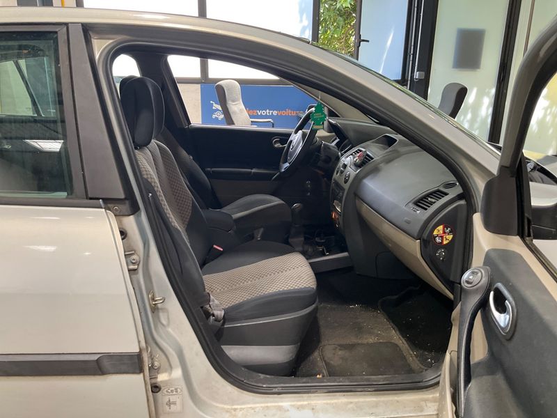 Renault Megane 1.6 Expression Confort 2004 – снимка 3