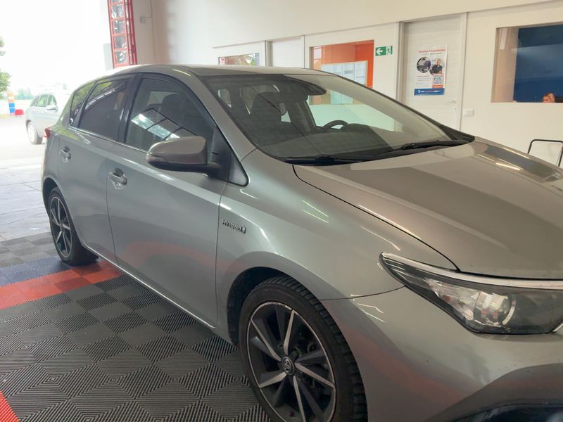 Toyota Auris 1.8 Hybrid Style 2017 – снимка 12
