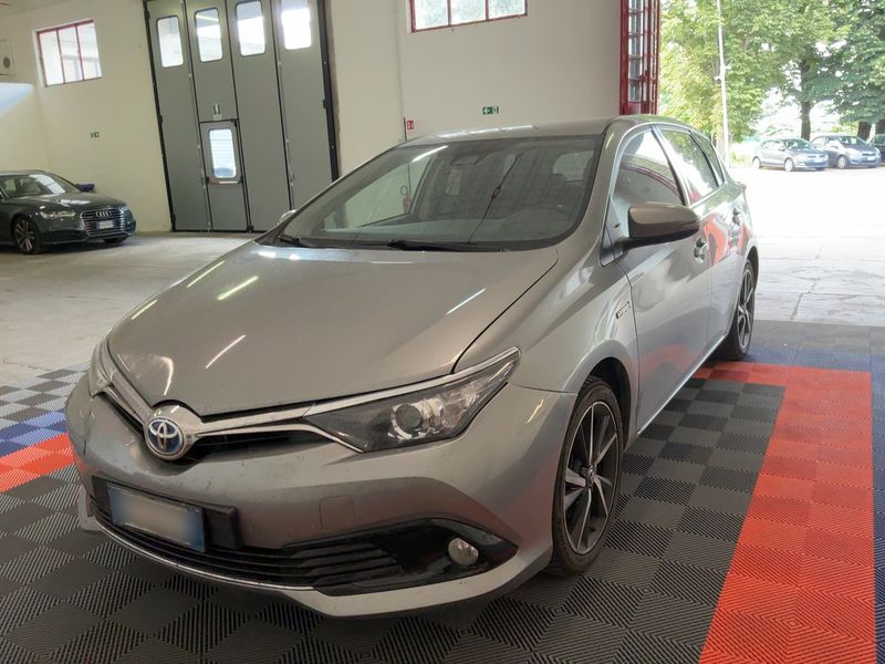 Toyota Auris 1.8 Hybrid Style 2017 – снимка 1