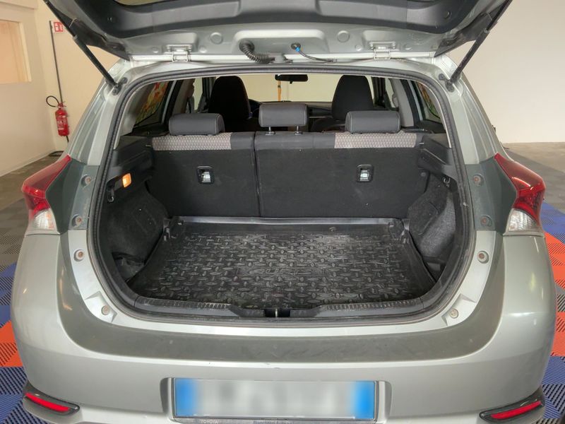 Toyota Auris 1.8 Hybrid Style 2017 – снимка 15