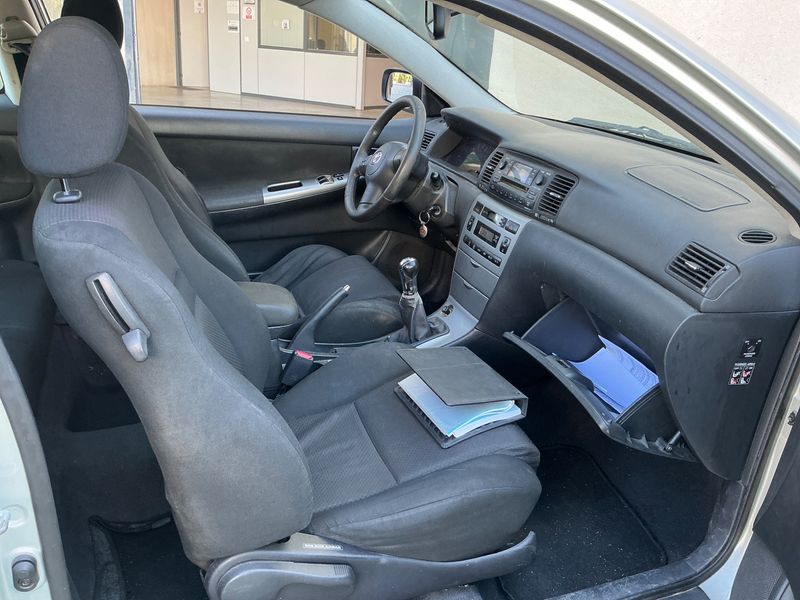 Toyota Corolla 2.0 D-4D Compact Luna 2004 – снимка 3