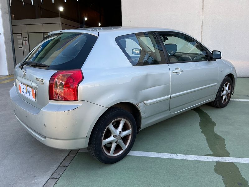 Toyota Corolla 2.0 D-4D Compact Luna 2004 – снимка 2