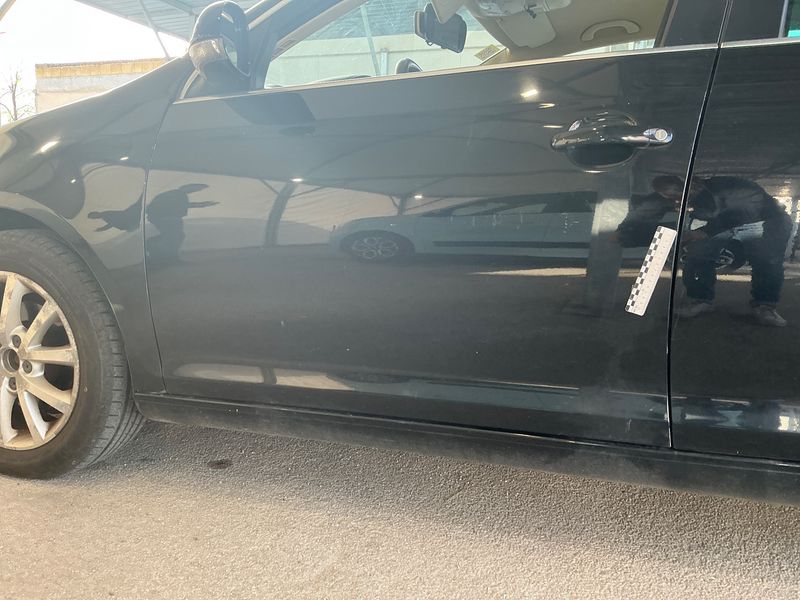 Volkswagen Golf VI 1.6 TDI Highline 2010 – снимка на щета 35