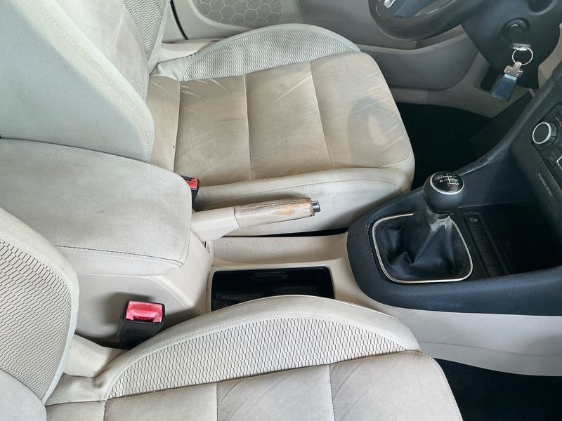 Volkswagen Golf VI 1.6 TDI Highline 2010 – снимка на щета 40