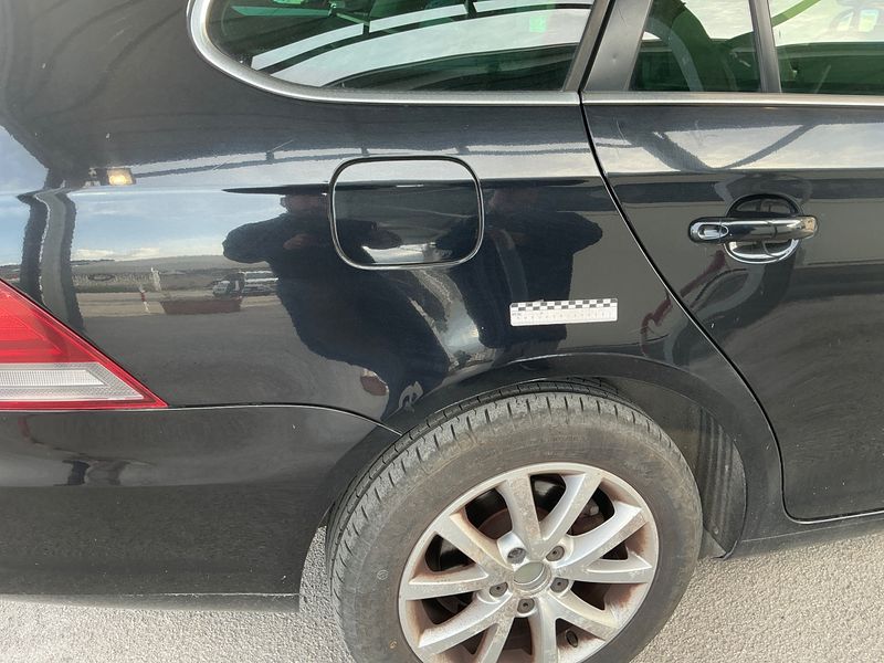Volkswagen Golf VI 1.6 TDI Highline 2010 – снимка на щета 32