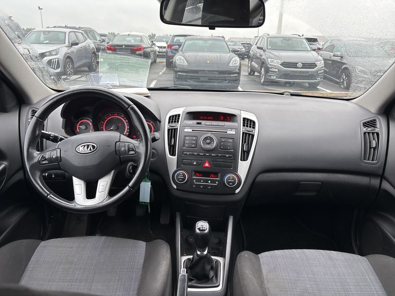 Kia cee'd 1.6 CRDi EX 2010 – снимка 11