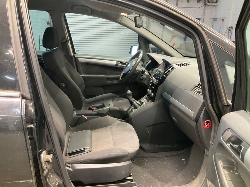 Opel Zafira 1.8 Design Edition 2011 – снимка 3