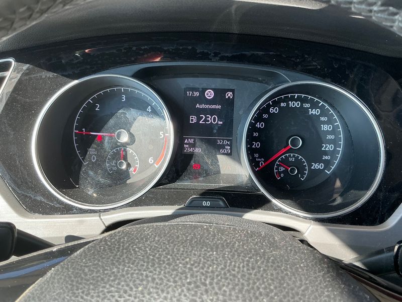 Volkswagen Touran 1.6 TDI Comfortline BlueMotion Tech 2016 – снимка 18
