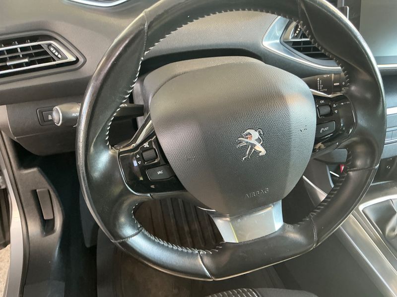Peugeot 308 1.6 Blue-HDi Allure 2015 – снимка 28