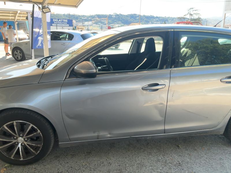 Peugeot 308 1.6 Blue-HDi Allure 2015 – снимка 4