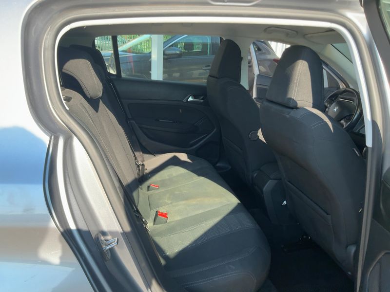Peugeot 308 1.6 Blue-HDi Allure 2015 – снимка 19