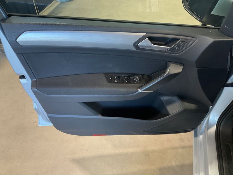 Volkswagen Touran 1.6 TDI Comfortline BlueMotion Tech 2016 – снимка 31