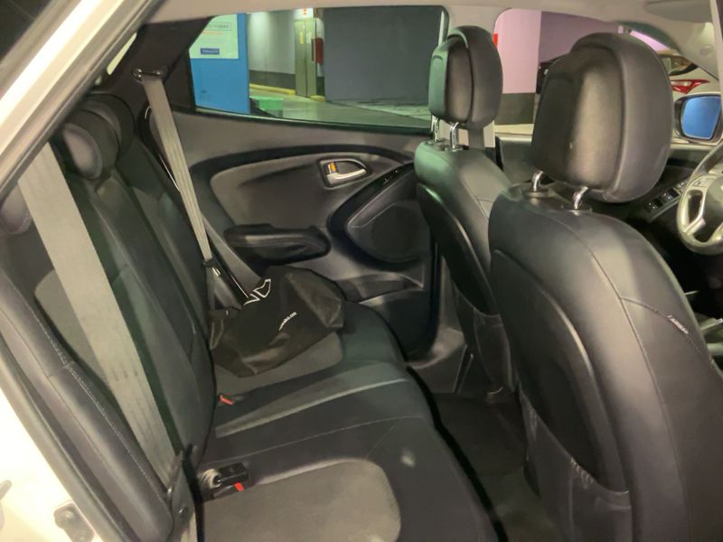 Hyundai ix35 1.7 CRDi Tecno 2WD 2013 – снимка 19