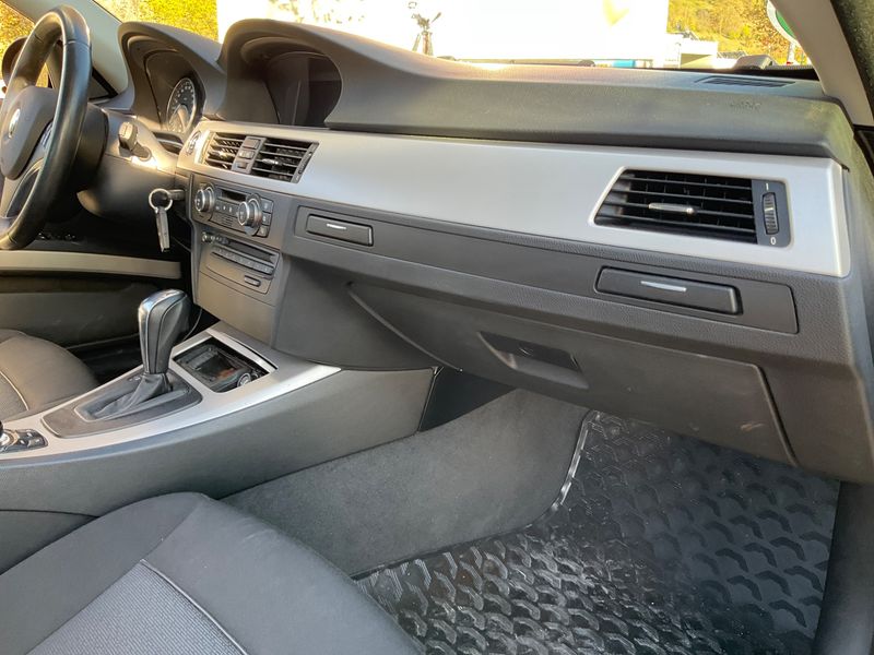 BMW 3er 320i 2009 – снимка 24