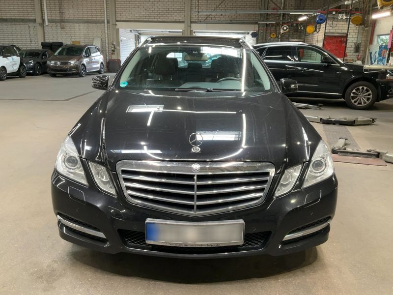 Mercedes-Benz E-Klasse E 200 CGI T BlueEfficiency Avantgarde 2011 – снимка 14