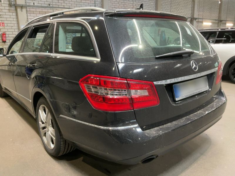 Mercedes-Benz E-Klasse E 200 CGI T BlueEfficiency Avantgarde 2011 – снимка 6