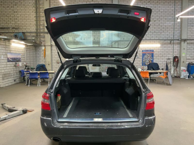 Mercedes-Benz E-Klasse E 200 CGI T BlueEfficiency Avantgarde 2011 – снимка 15