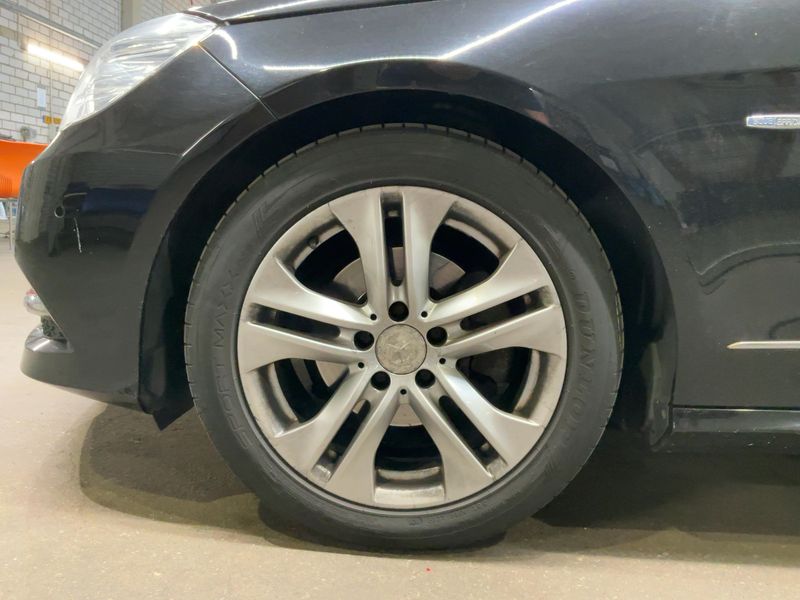 Mercedes-Benz E-Klasse E 200 CGI T BlueEfficiency Avantgarde 2011 – снимка 3