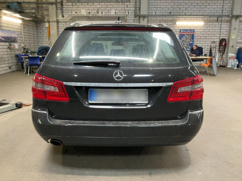 Mercedes-Benz E-Klasse E 200 CGI T BlueEfficiency Avantgarde 2011 – снимка 7