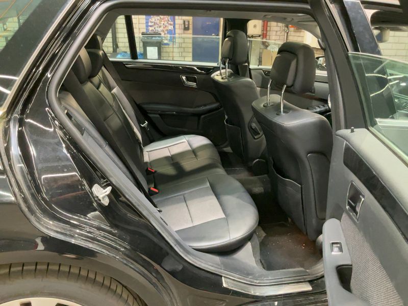 Mercedes-Benz E-Klasse E 200 CGI T BlueEfficiency Avantgarde 2011 – снимка 19