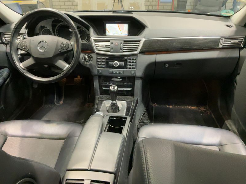 Mercedes-Benz E-Klasse E 200 CGI T BlueEfficiency Avantgarde 2011 – снимка 17