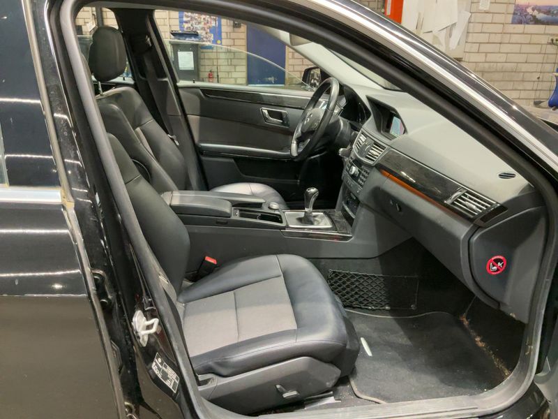 Mercedes-Benz E-Klasse E 200 CGI T BlueEfficiency Avantgarde 2011 – снимка 16