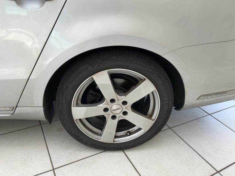 Volkswagen Passat 2.0 TDI Highline BlueMotion Tech 2014 – снимка 18