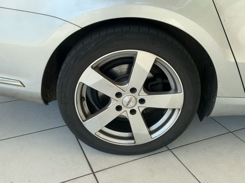 Volkswagen Passat 2.0 TDI Highline BlueMotion Tech 2014 – снимка 19
