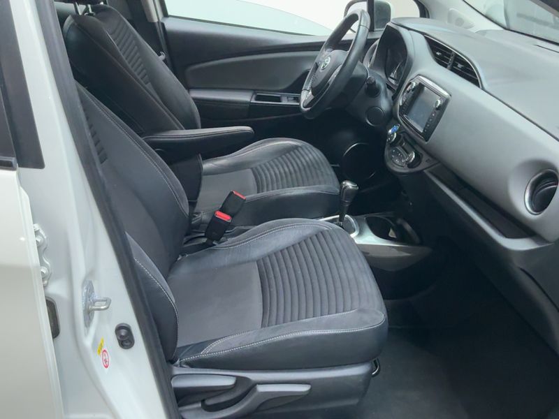 Toyota Yaris 1.5 Hybrid Club 2014 – снимка 16