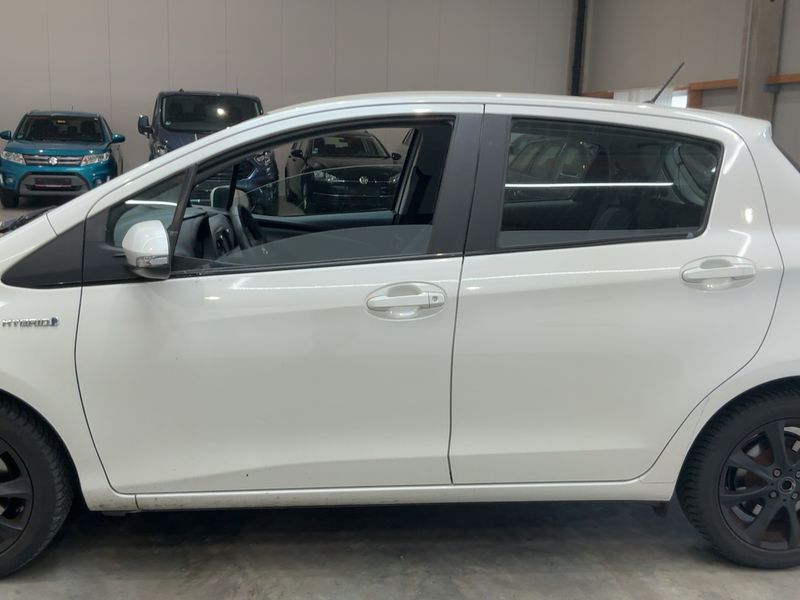 Toyota Yaris 1.5 Hybrid Club 2014 – снимка 4