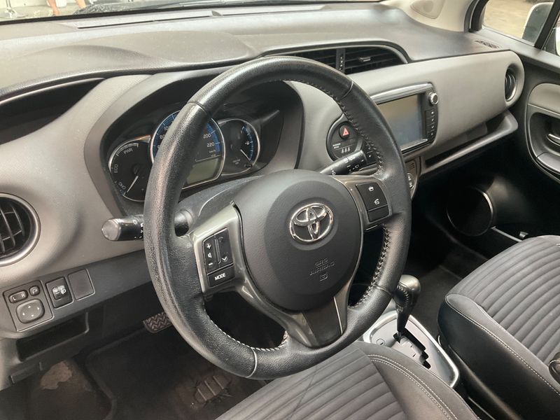 Toyota Yaris 1.5 Hybrid Club 2014 – снимка 29