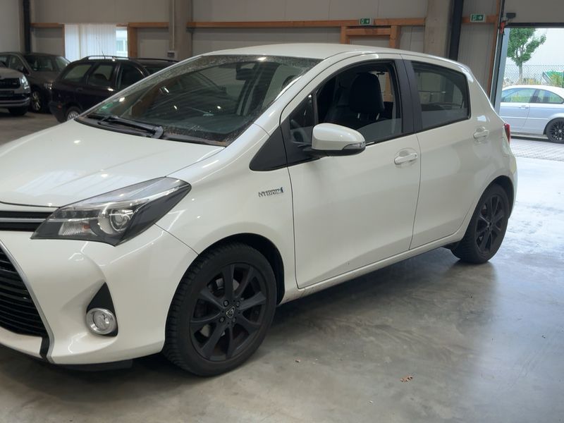Toyota Yaris 1.5 Hybrid Club 2014 – снимка 2
