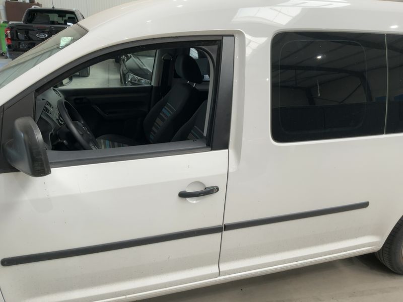 Volkswagen Caddy 1.6 TDI Maxi Startline 2015 – снимка на щета